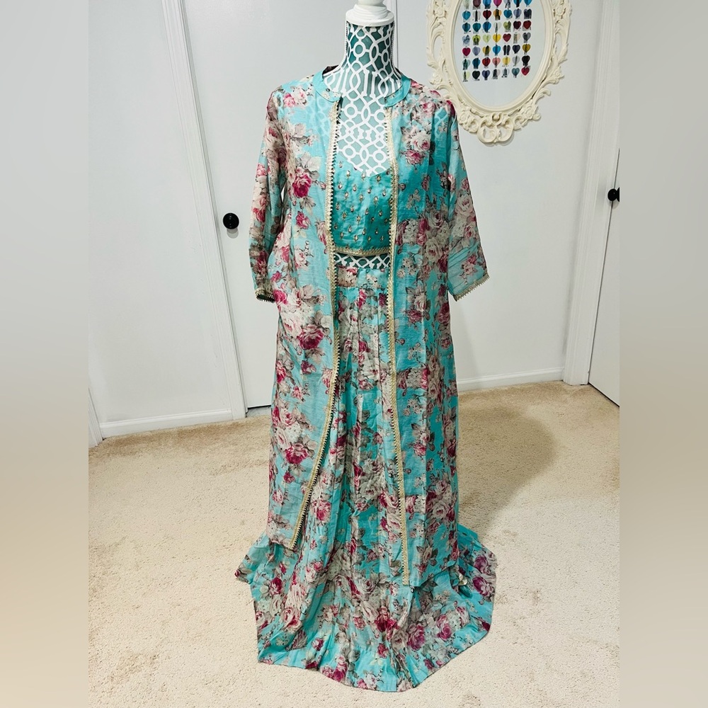Beautiful Blue Floral 3 piece lehenga - Picture 10 of 11
